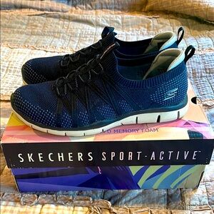 Women’s Skechers Blue Athleisure Sport-Active Sneakers * EUC * Sz 8